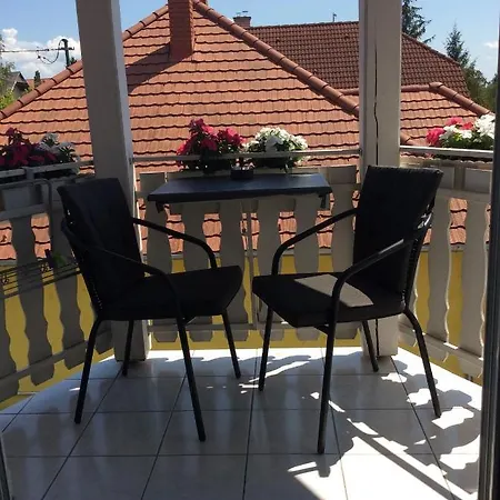Gyongyi Apartment Heviz