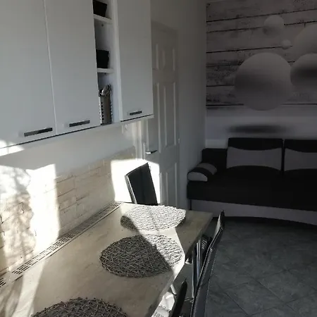 Gyongyi Apartment *
