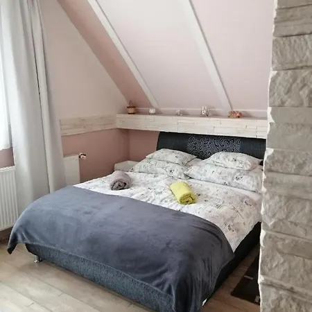 Gyoengyi アパート *