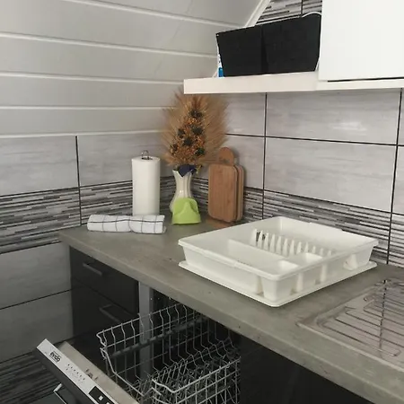 Gyongyi Apartment *