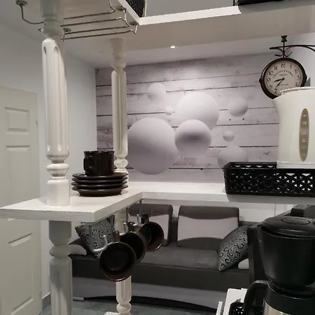 Gyoengyi アパート *