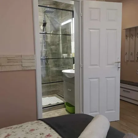 Gyongyi Апартаменты *