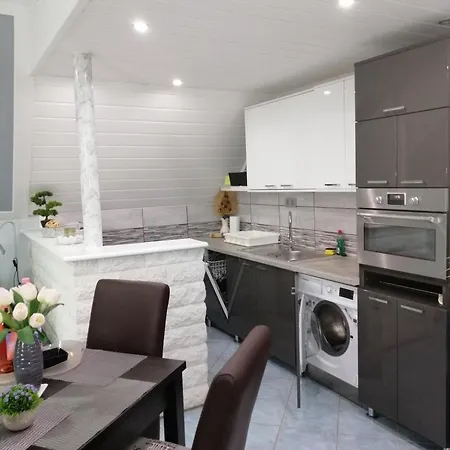 Apartment Gyongyi *